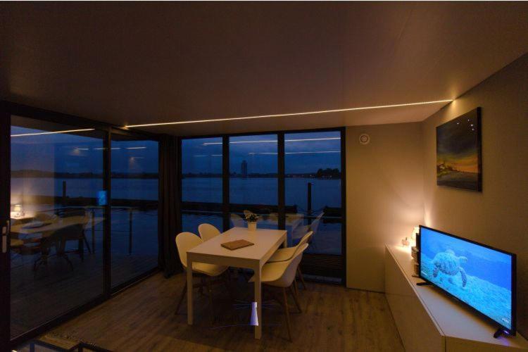 Hotel Hausboot Fjord Aries Mit Dachterrasse In Schleswig Esterno foto